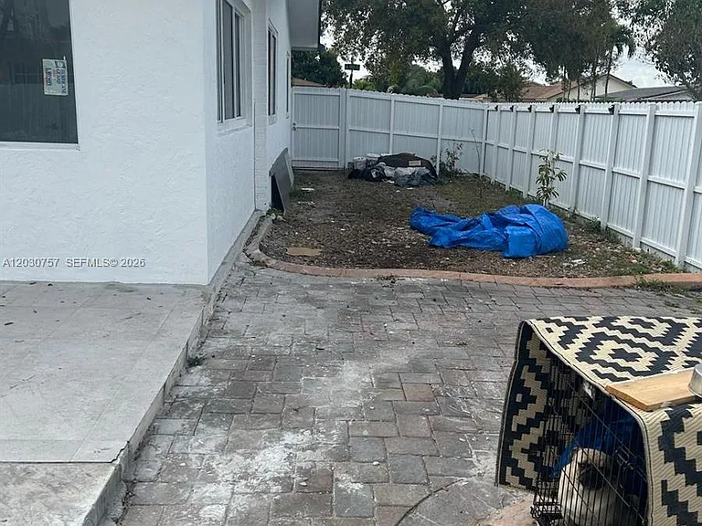 6331 NW 110th Ter — Photo 12