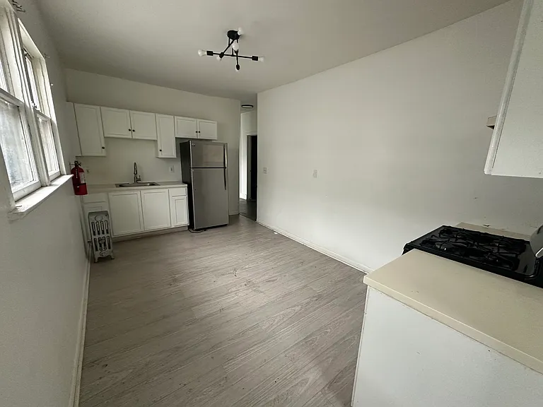 1035 Morris St #2F — Photo 2
