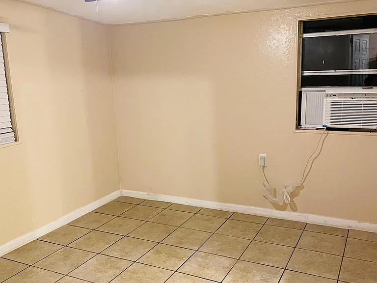 2245 Everett St — Photo 5
