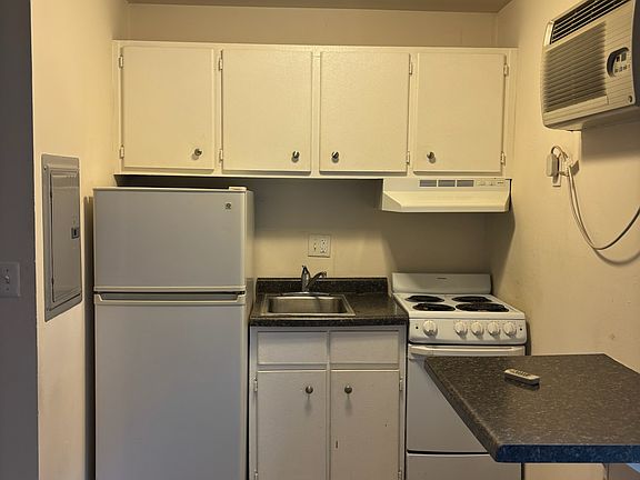 2nd image of 134 E Johnson St #104