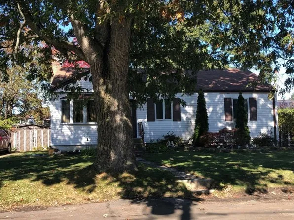 111 Montgomery Ave, West Babylon, NY 11704