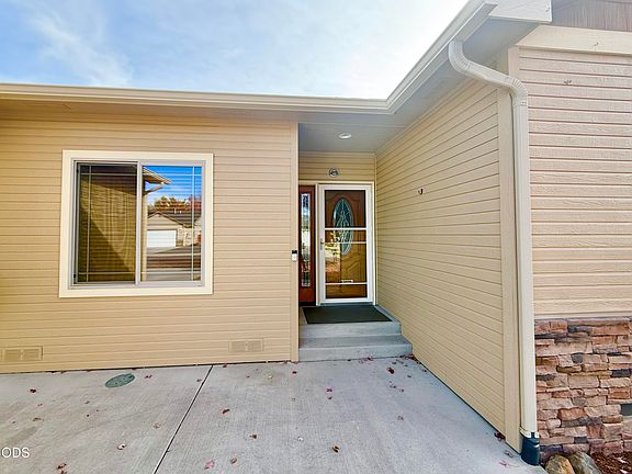 4th image of 3821 Valinda Way