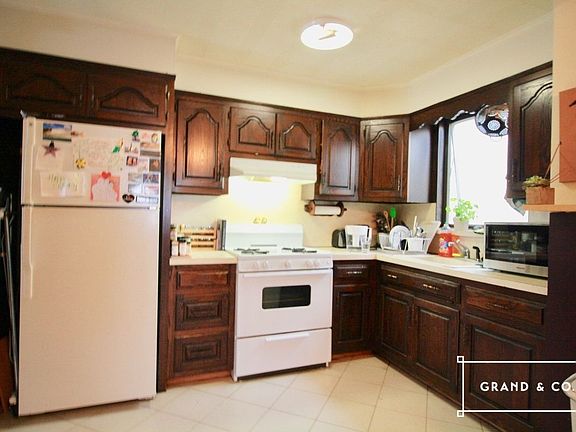 2nd image of 382 Graham Ave #2B