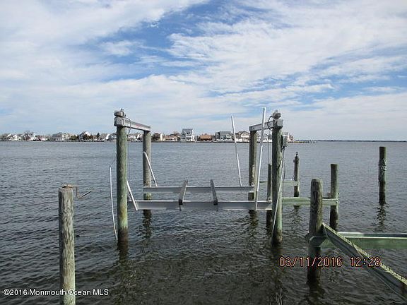 3rd image of 3 Bay Point Dr