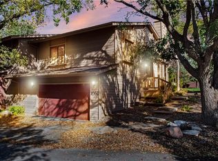 1060 Woodland Park Dr, West Des Moines, IA 50266
