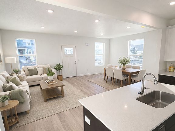 4th image of 931 W Halvorsen Pkwy #225