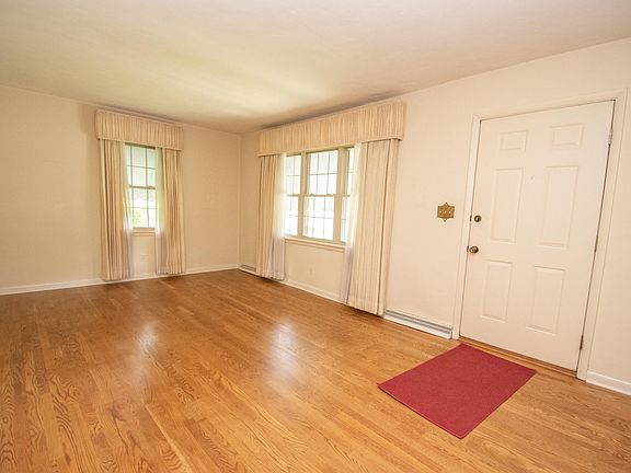 4th image of 1406 Stadium Blvd