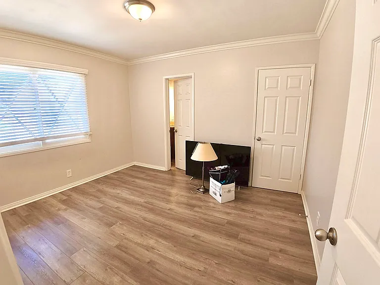 10946 Danbury St — Photo 5