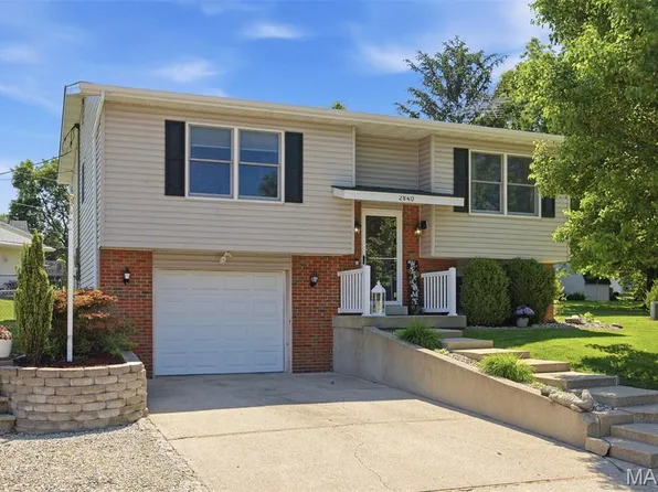 2840 Orchid Ct, Highland, IL 62249