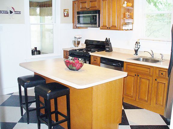 5th image of 4846 Allemania St