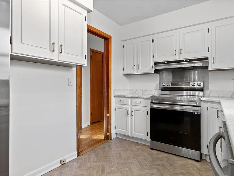517 Randall St — Photo 12