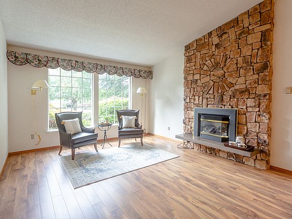 4th image of 10319 143rd Street Ct E
