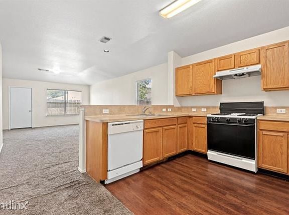 5th image of 2031R Wooded Oaks Dr