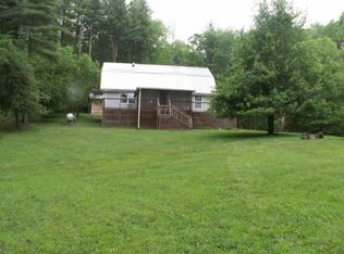 977 Old Wood Ln, Mountain City, TN 37683