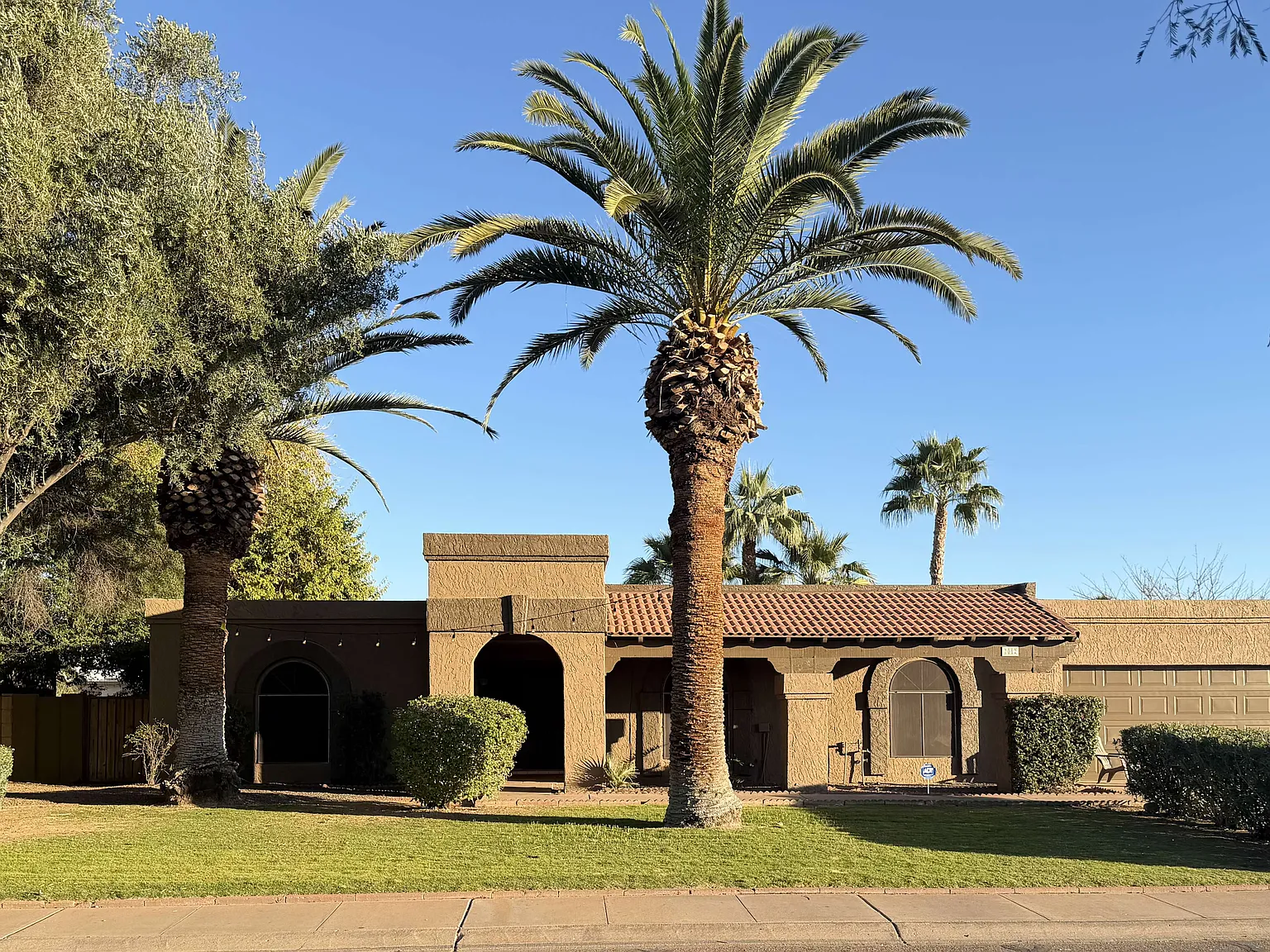 4 bed, 2274 sqft, $5,300 — Photo 1
