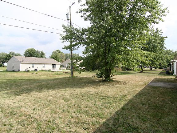 5th image of 2725 N Parker Ave