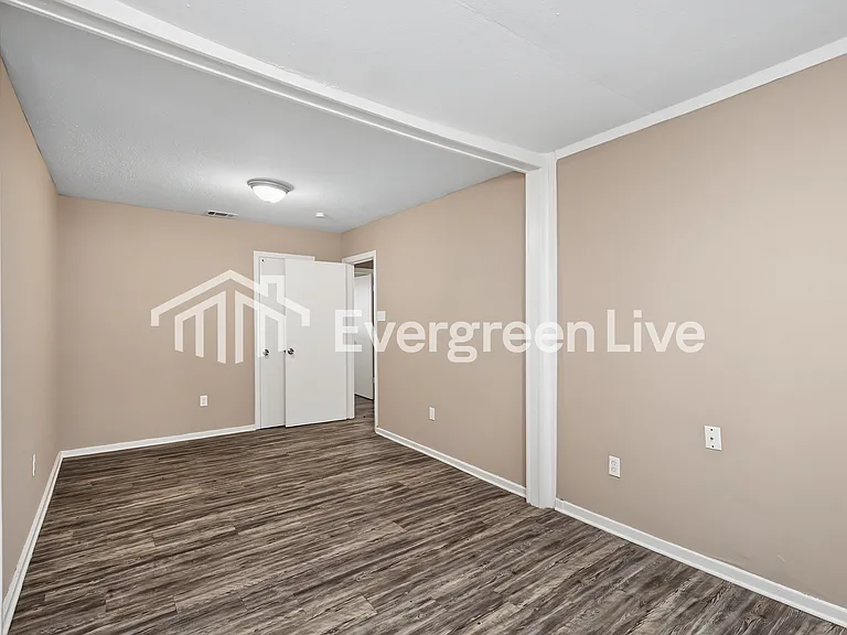 126 Leland St — Photo 9