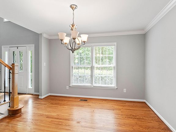 4th image of 104 Wilder Pl