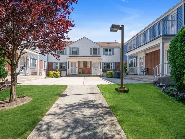 68-55 Cloverdale Boulevard #110, Oakland Gardens, NY 11364