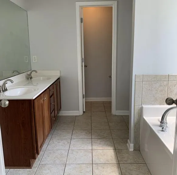 2827 Aristocrat Ln — Photo 11