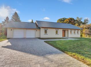 7 Meadow Ln, Arundel, ME 04046