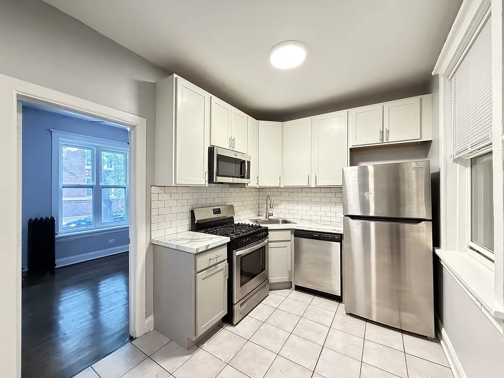 3 bed, 1200 sqft, $2,800 — Photo 3