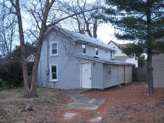 Front view of property