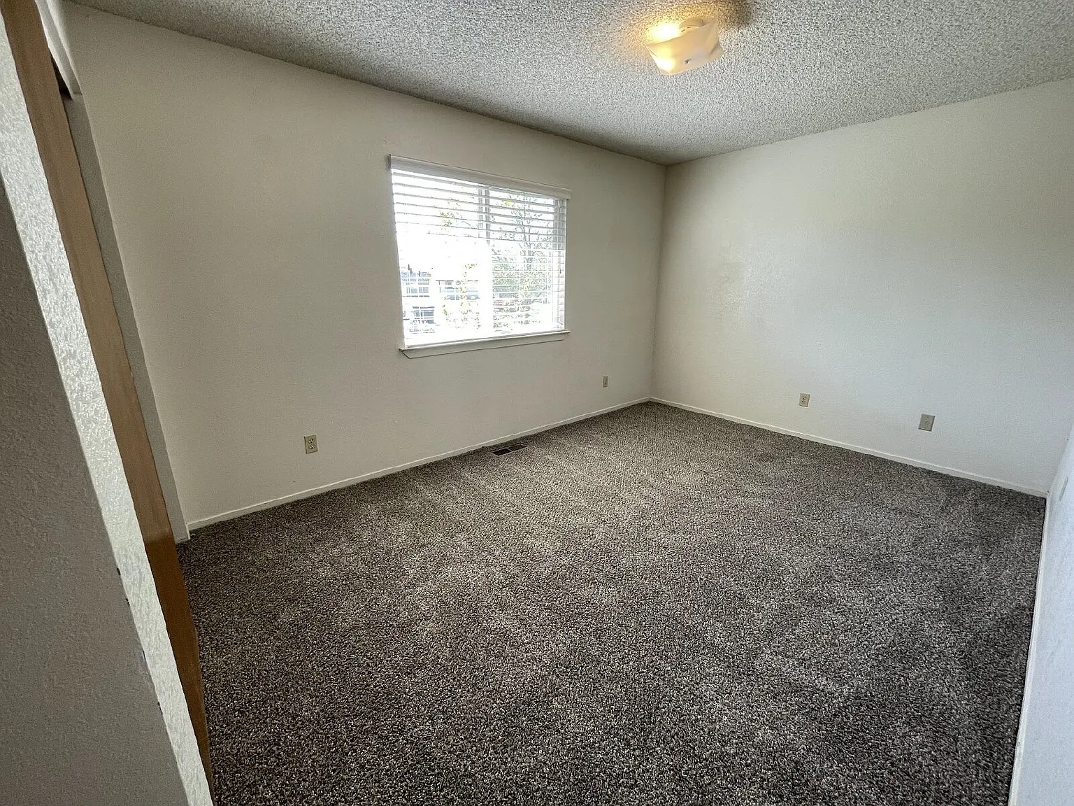 2 bed, 1.0 bath, 888 sqft, $1,650 — Photo 2