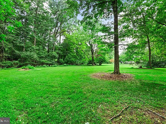 4th image of 2001A Woodland Dr