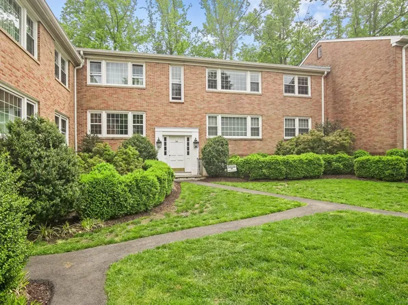 161 Heritage Hill Road APT D, New Canaan, CT 06840