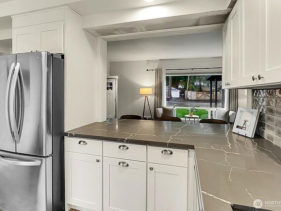 5th image of 1021 Walnut Street