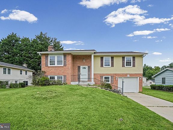 2nd image of 8 Slate Mills Ct