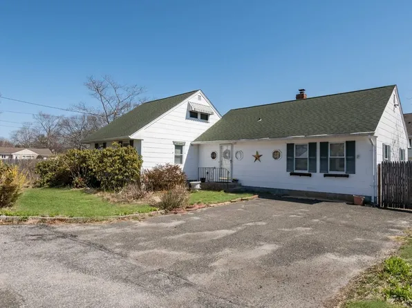 1379 Hiram Avenue, Holbrook, NY 11741