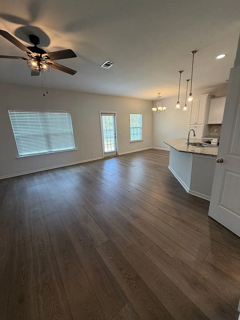 3 bed, 2.5 bath, 1603 sqft, $2,300 — Photo 3