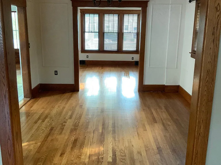 1660 Oxford Rd — Photo 2