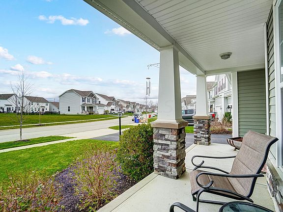2nd image of 142 Alderwood Cir