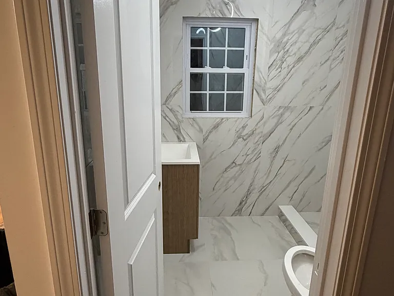 625 Clark St — Photo 12