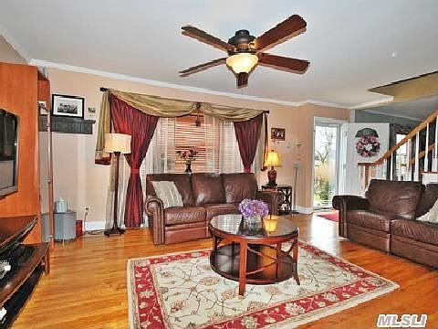 2nd image of 1068 Park Blvd