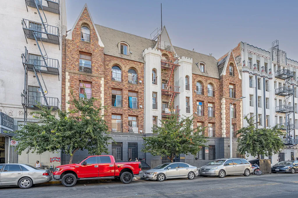 751 S. Normandie Ave — Photo 4