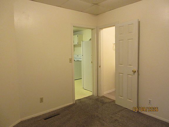 5th image of 810 W 2nd St