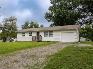 822 W 6th St, Cameron, MO 64429