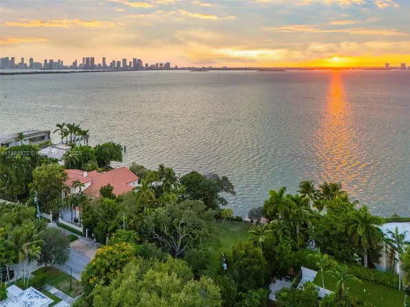 4640 N Bay Rd, Miami Beach, FL 33140