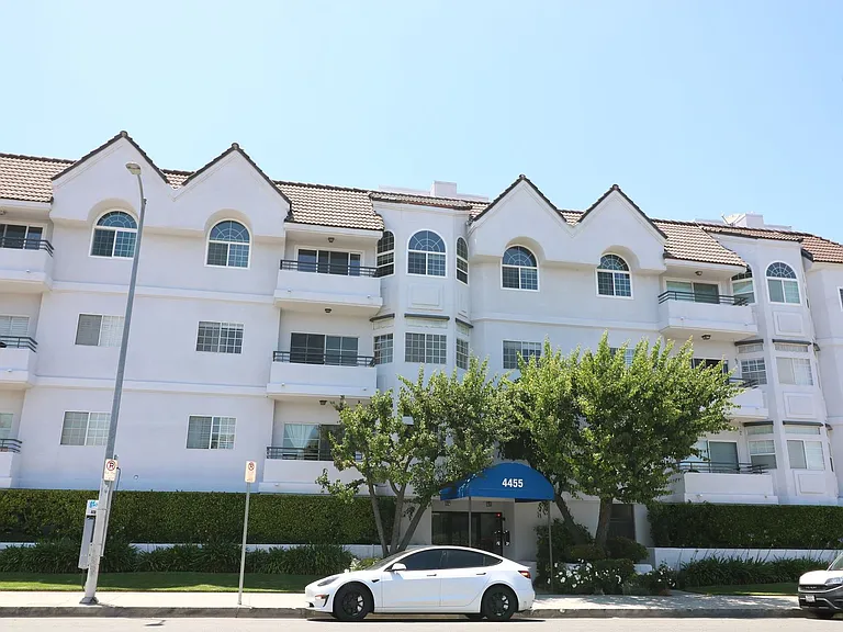 4455 Hazeltine Ave #207 — Photo 47