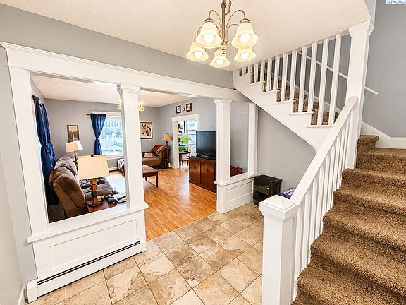 3rd image of 610 Fountain St