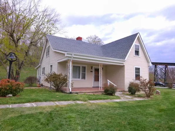 2577 Stoney Battery Rd, Troutville, VA 24175