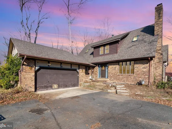 3161 Woodland Ln, Alexandria, VA 22309