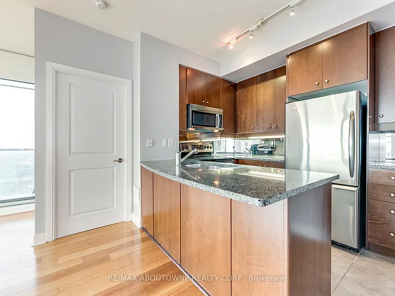 18 Yorkville Ave #3204 — Photo 13