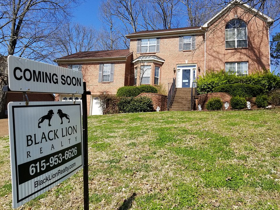 Huge All Brick Open Concept!