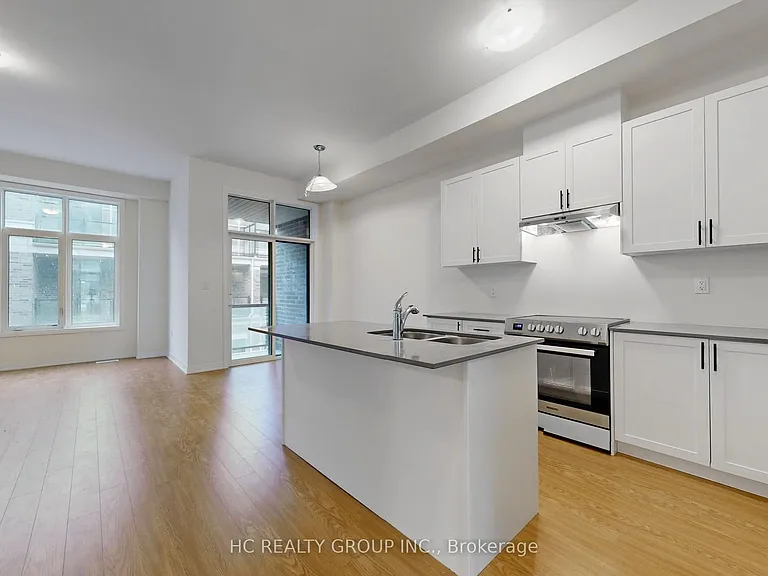 28 Millman Ln — Photo 8