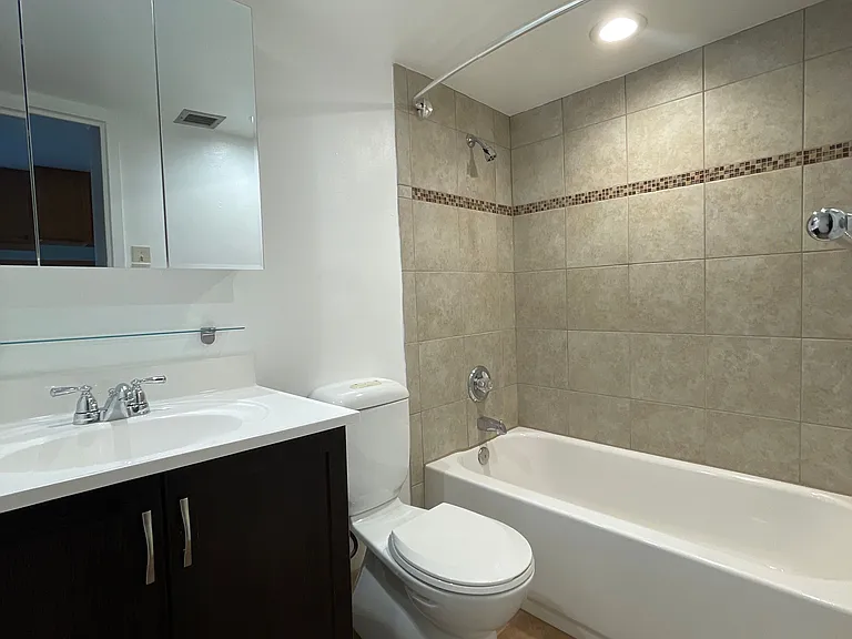 Residence at Governors Park — Photo 26